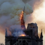 Notre Dame en feu.jpg