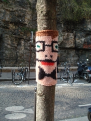 tricot graffiti un exemple à Montmartre.jpg